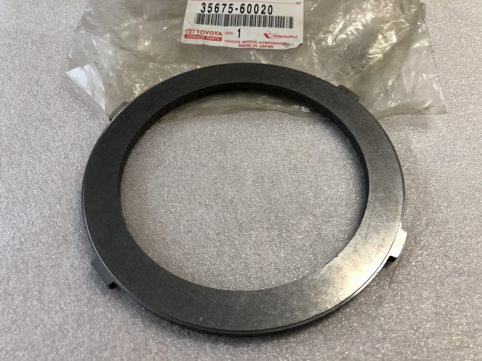 Фланец заднего сцепления новый оригинал TOYOTA 3567560020