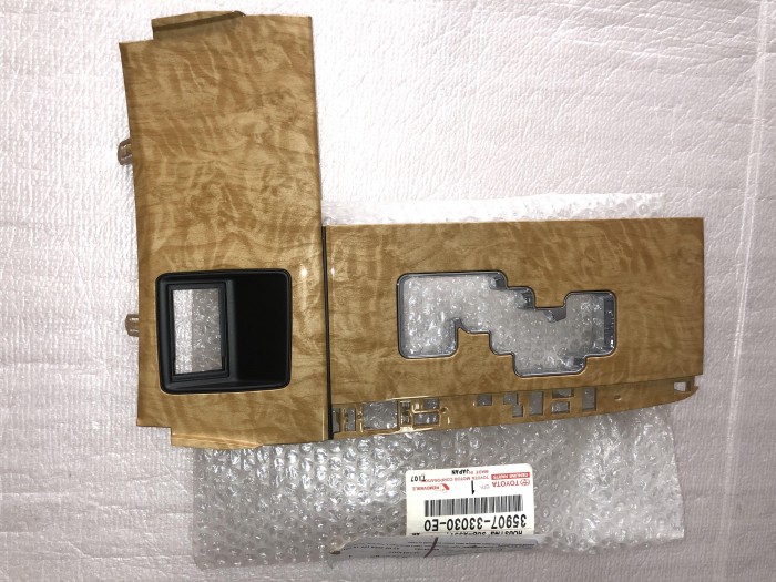 Накладка АКПП TOYOTA camry V40 новая оригинал 3590733030E0