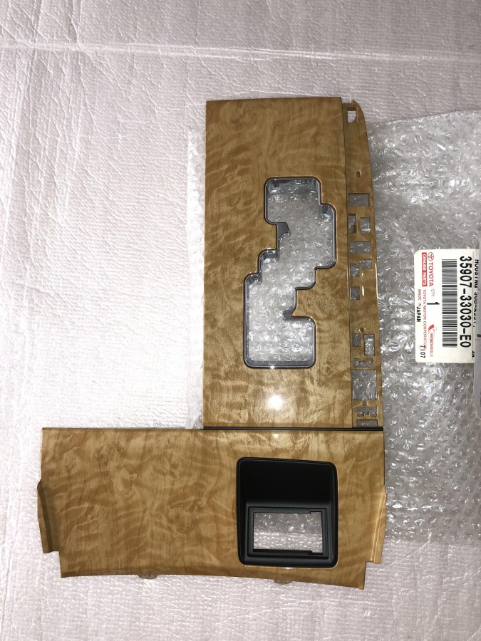 Накладка АКПП TOYOTA camry V40 новая оригинал 3590733030E0