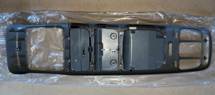 Бардачок для очков верхняя консоль в крышу TOYOTA LC 100 6360560011B1