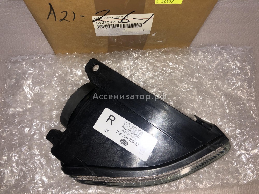 Фара противотуманная Toyota AVENSIS I 1997-2003 8121005040