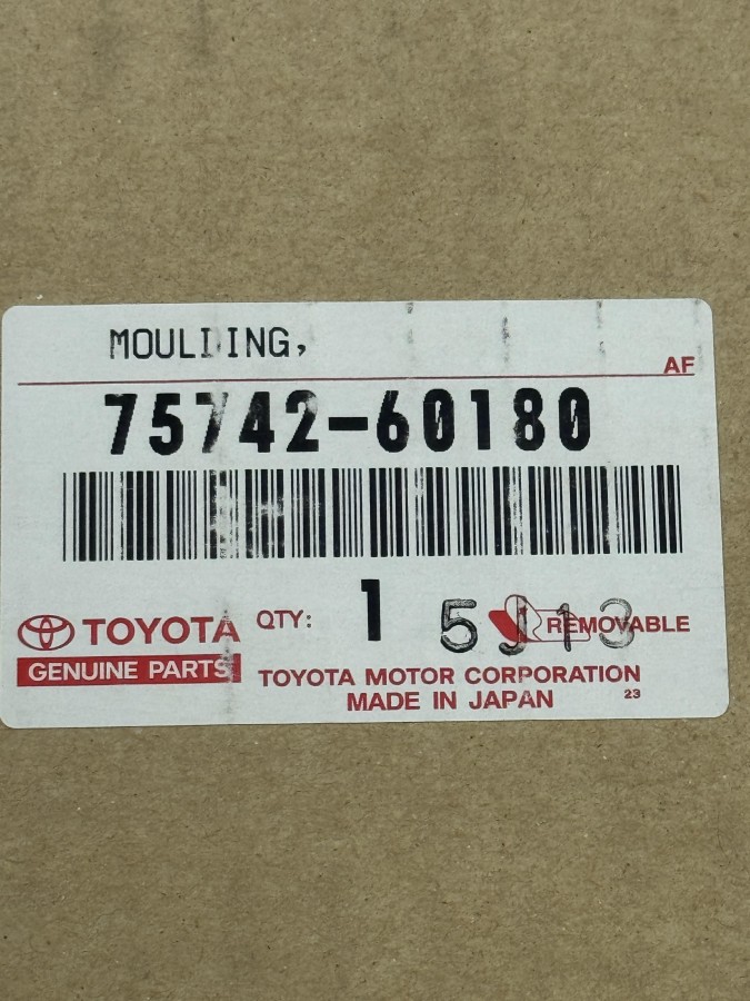 Молдинг двери задней левой Toyota Land Cruiser FZJ100 7574260180