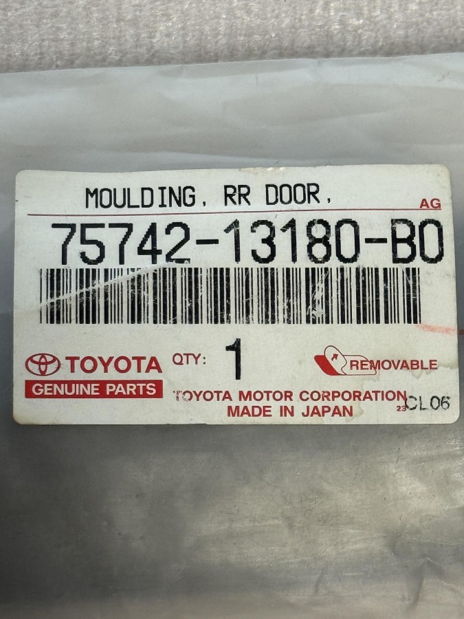 Молдинг задней левой двери TOYOTA COROLLA 120 7574213180B0