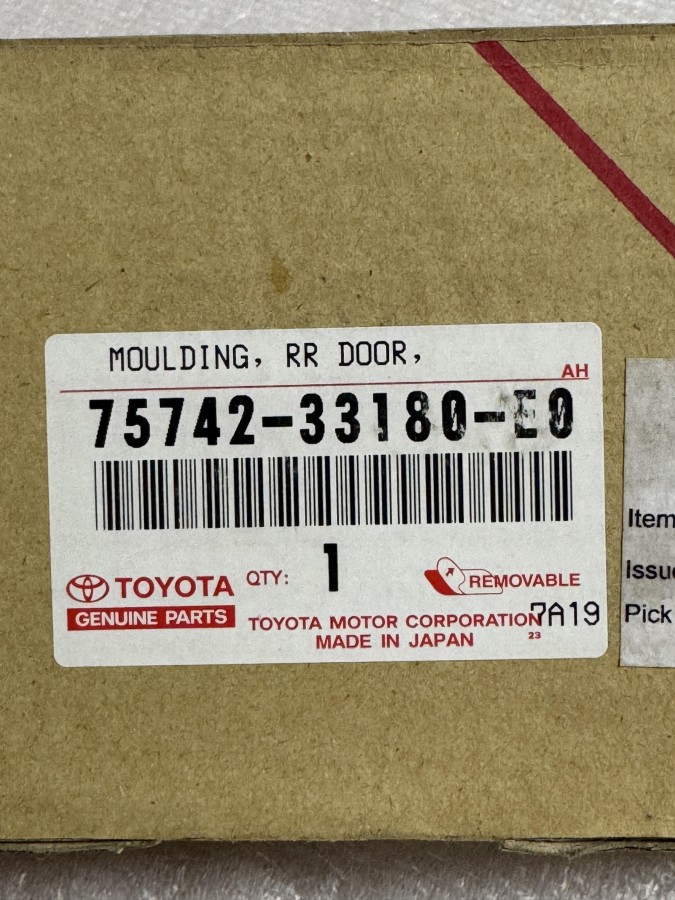 Молдинг задней левой двери TOYOTA CAMRY V30 7574233180E0