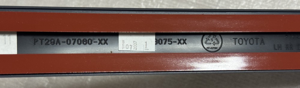 Накладки на двери левые TOYOTA Camry V40 PT29A07060LK