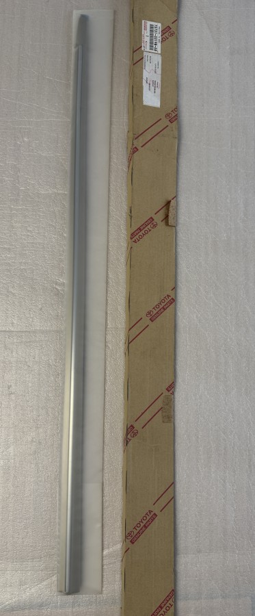 Молдинг передней правой двери TOYOTA CAMRY V30 7573133190E0