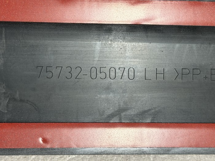 Молдинг передней левой двери Lexus RX XU30 7573205080C0